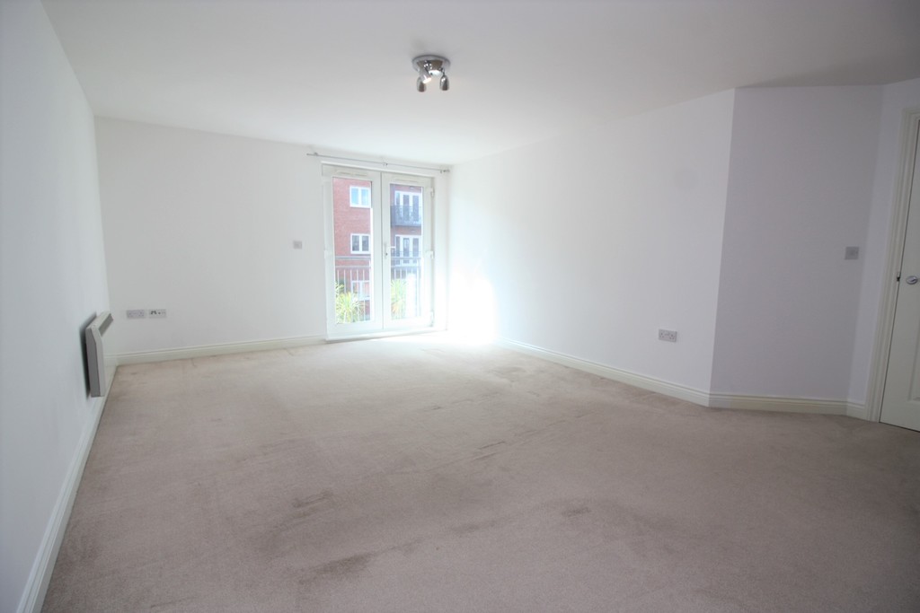 2 bed flat to rent in Julius House, New North Road 3