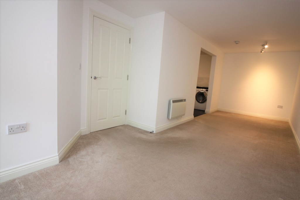 2 bed flat to rent in Julius House, New North Road 5