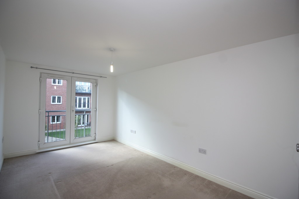 2 bed flat to rent in Julius House, New North Road 9