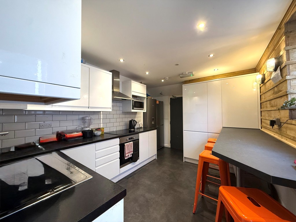 5 bed house to rent in ROOM LETS, Alphington Road, EX2