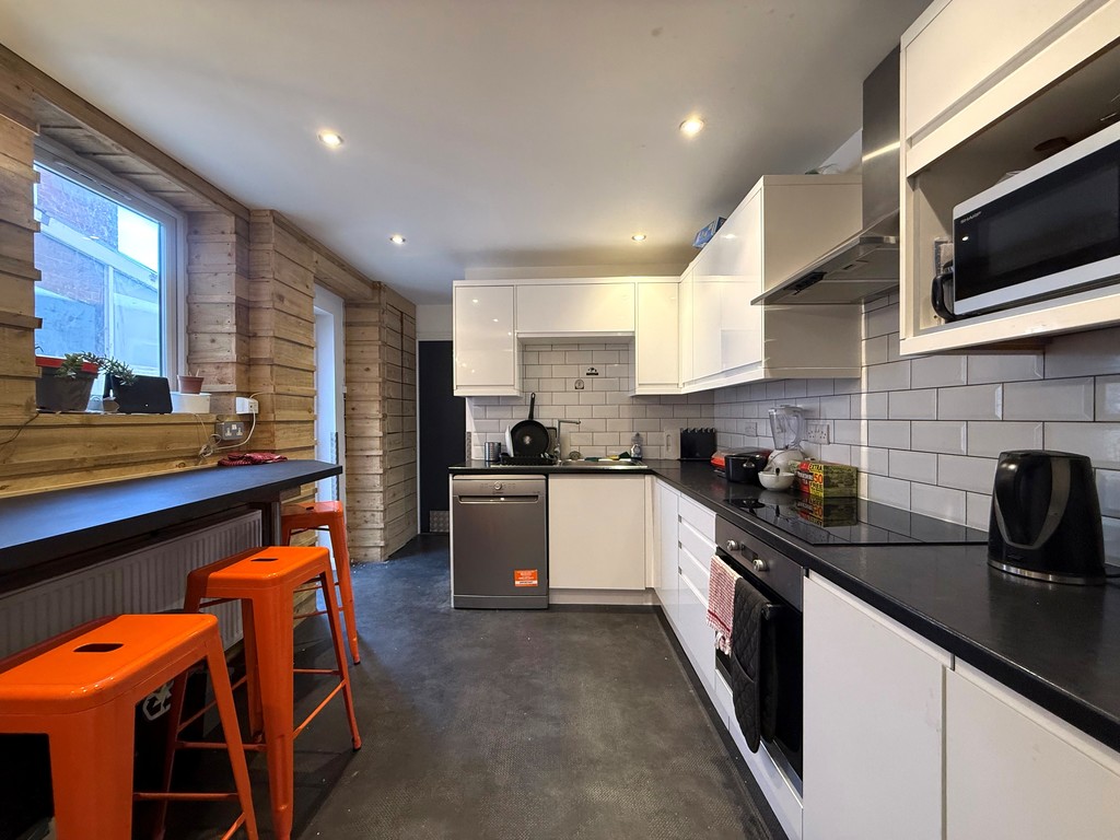 5 bed house to rent in ROOM LETS, Alphington Road  - Property Image 2