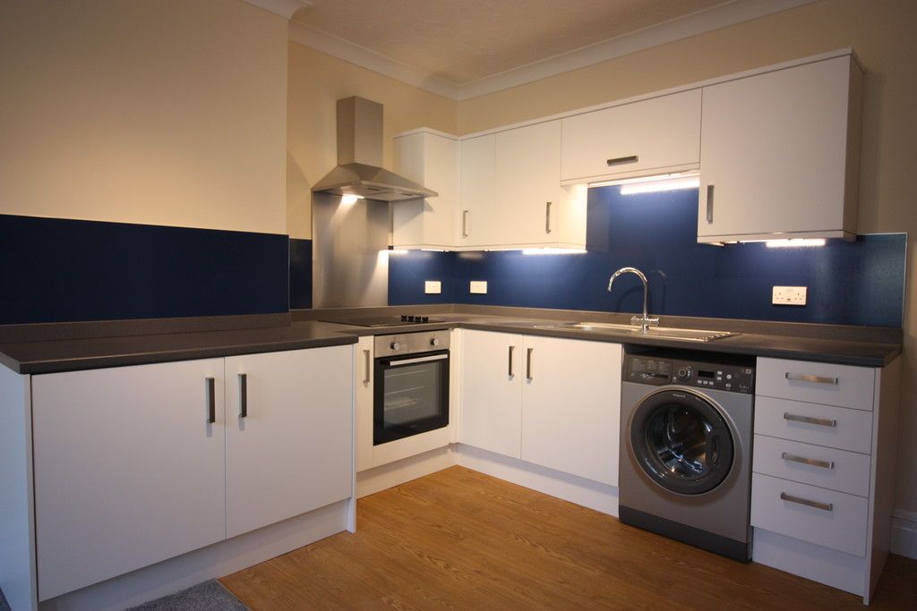 2 bed flat to rent in Northumberland Place, Teignmouth  - Property Image 1