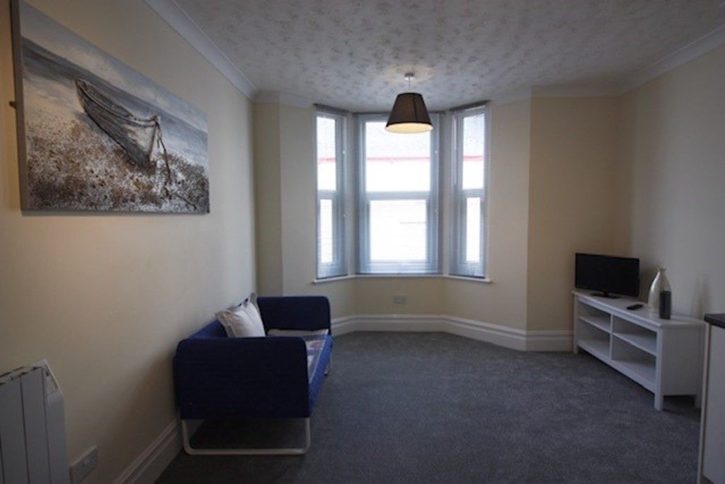 2 bed flat to rent in Northumberland Place, Teignmouth 2
