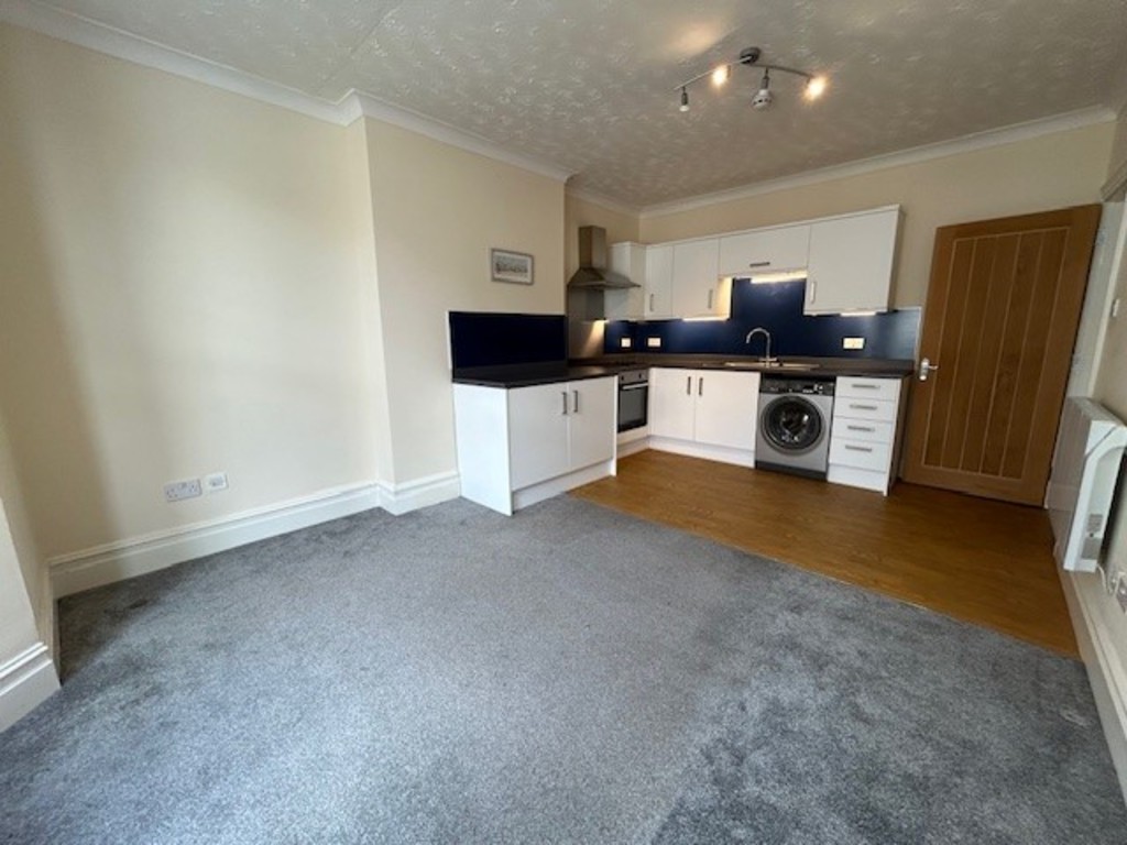 2 bed flat to rent in Northumberland Place, Teignmouth  - Property Image 4