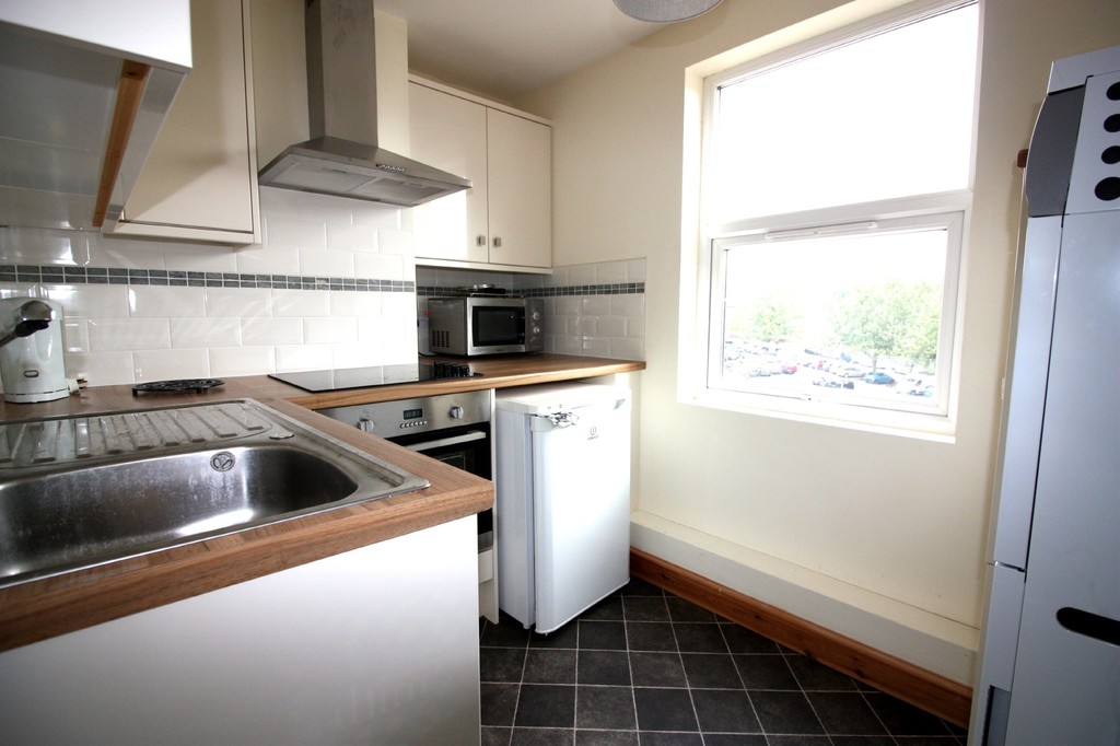 1 bed flat to rent in Heavitree Road, Exeter, Devon  - Property Image 3