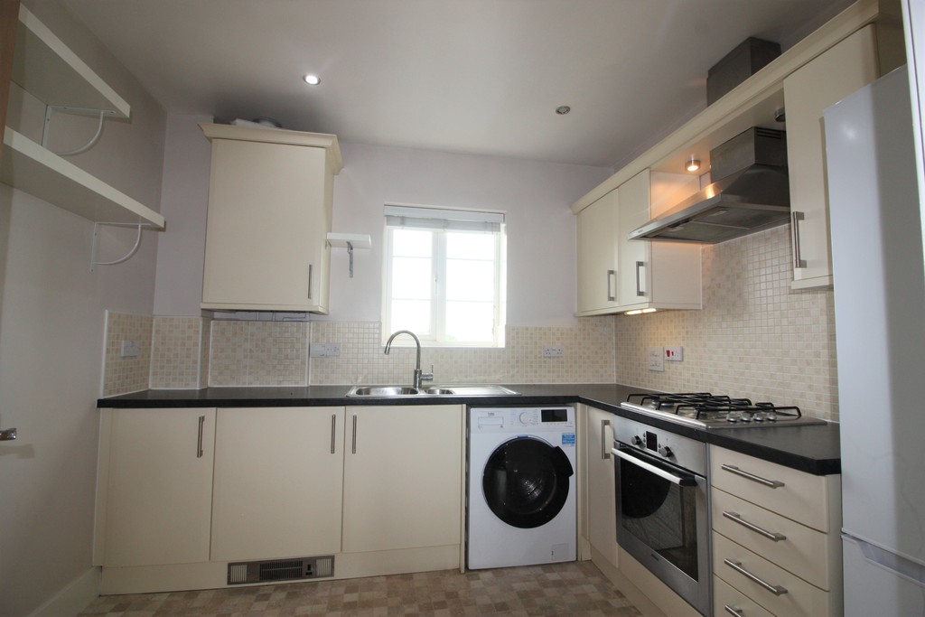 2 bed flat to rent in Russell Walk, Exeter 2
