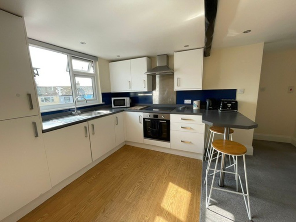 2 bed flat to rent in Northumberland Place, Teignmouth, TQ14