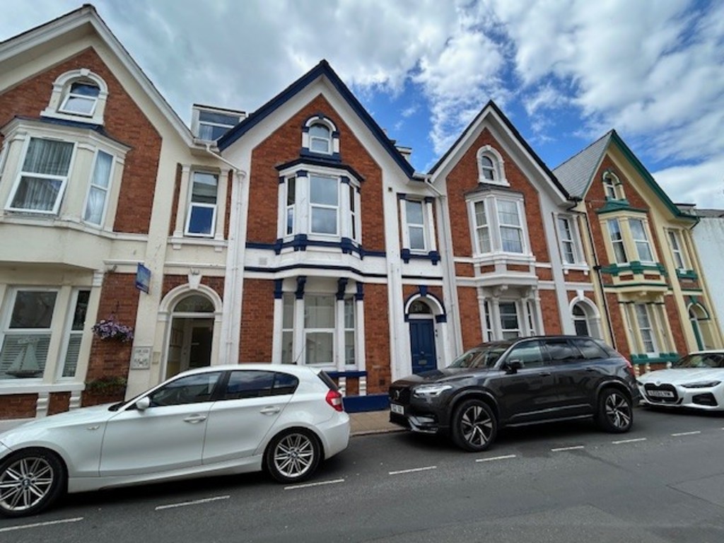 2 bed flat to rent in Northumberland Place, Teignmouth 3