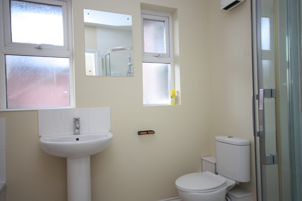 3 bed flat to rent in Old Tiverton Road  - Property Image 5