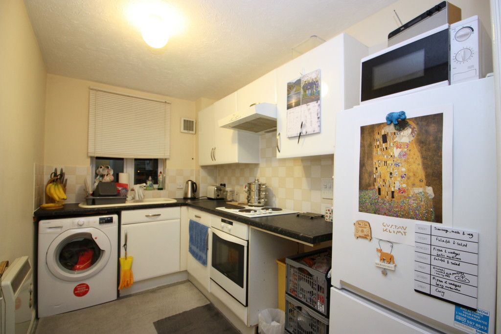 2 bed flat to rent in Lavender Road, Exeter 3