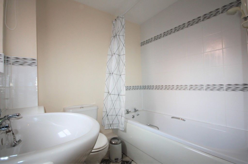 2 bed flat to rent in Lavender Road, Exeter 7