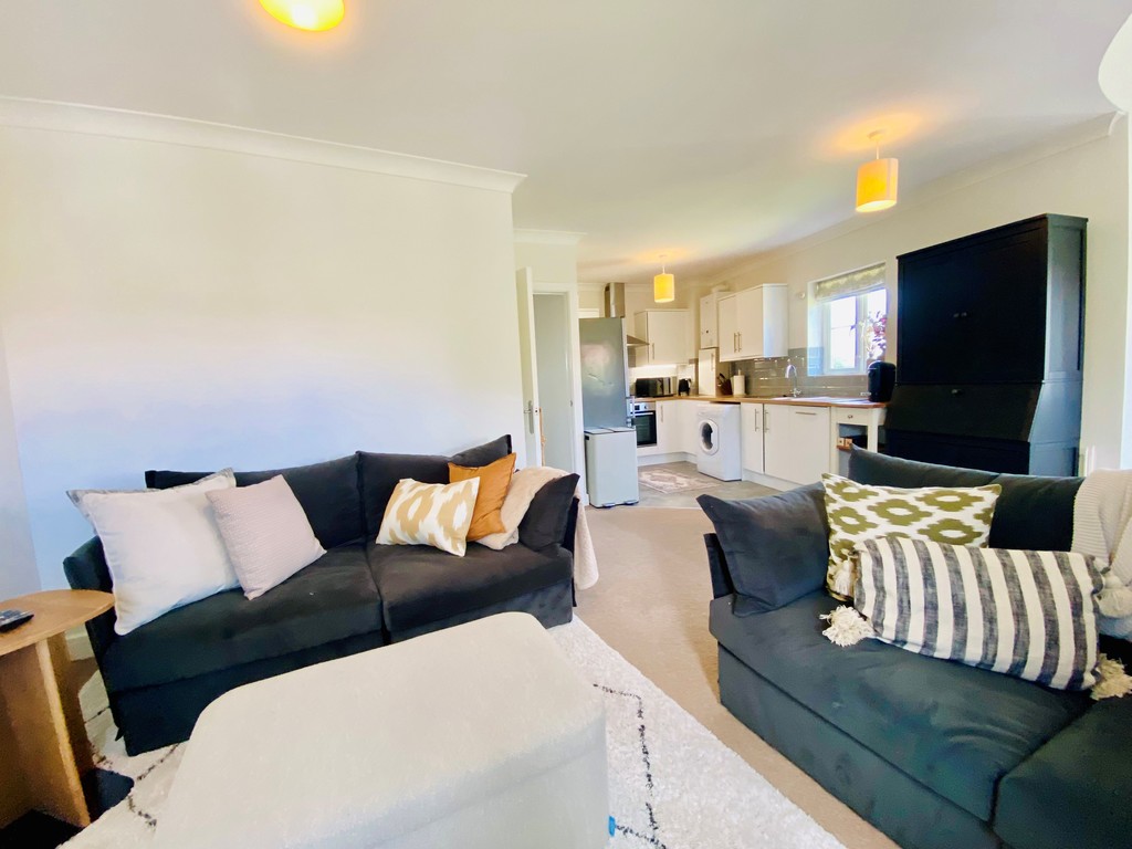 2 bed flat to rent in Gras Lawn, St Leonards, Exeter  - Property Image 2