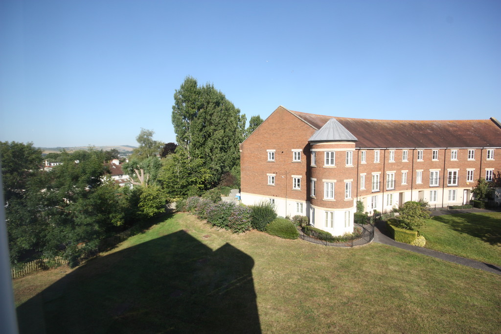 2 bed flat to rent in Gras Lawn, St Leonards, Exeter 10