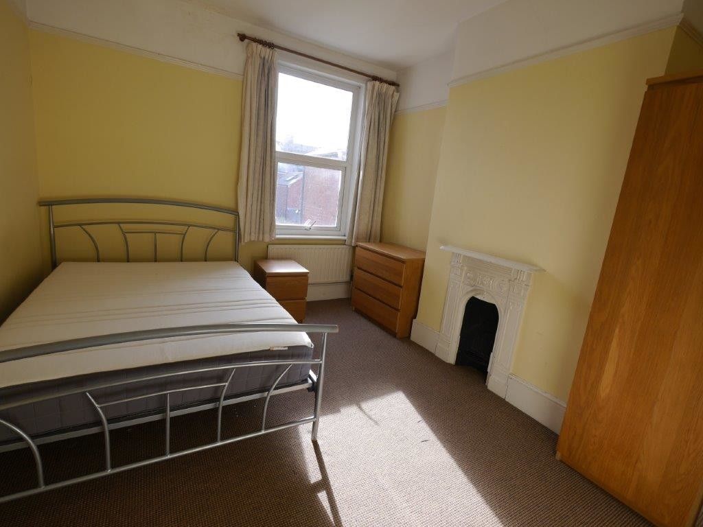 1 bed house to rent in St Johns Road 5