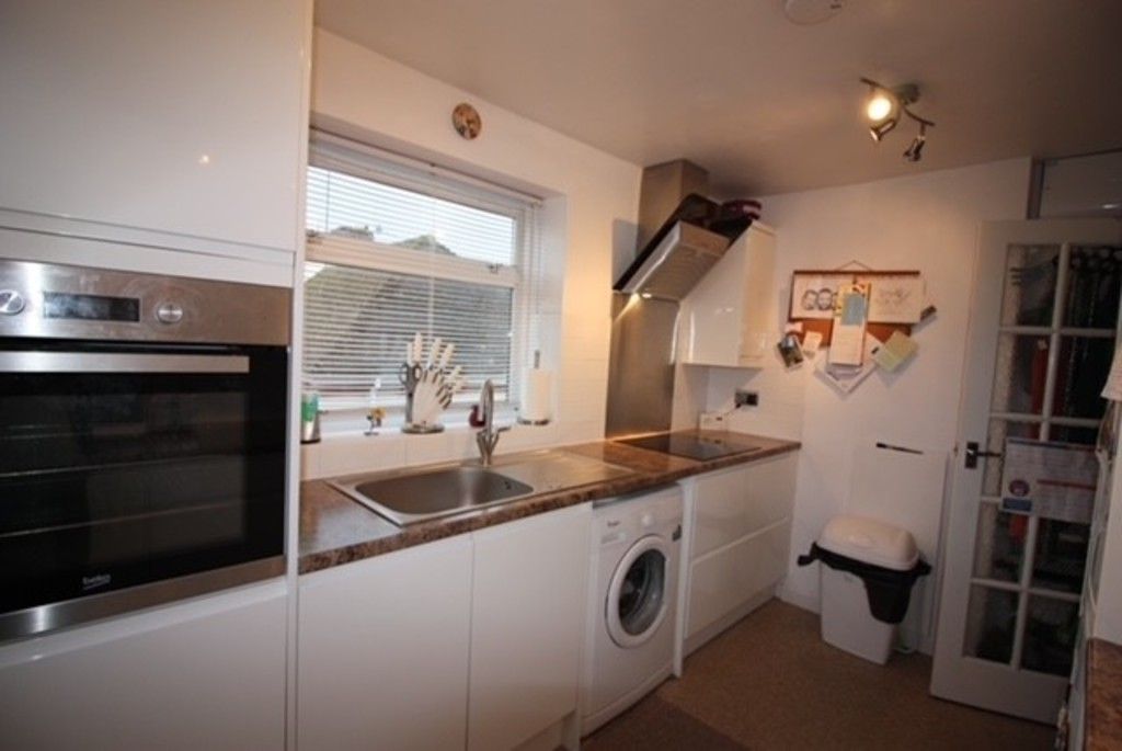 2 bed flat for sale in Churchill Avenue, Dawlish 2