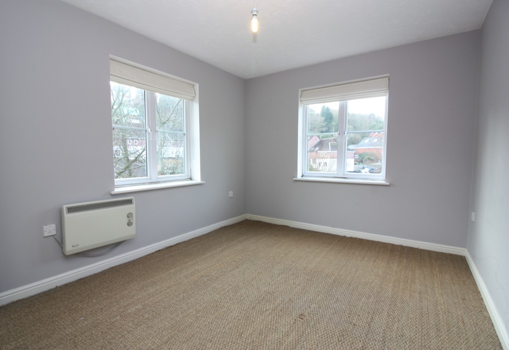 2 bed flat to rent in Lavender Road, Exwick, Exeter 2