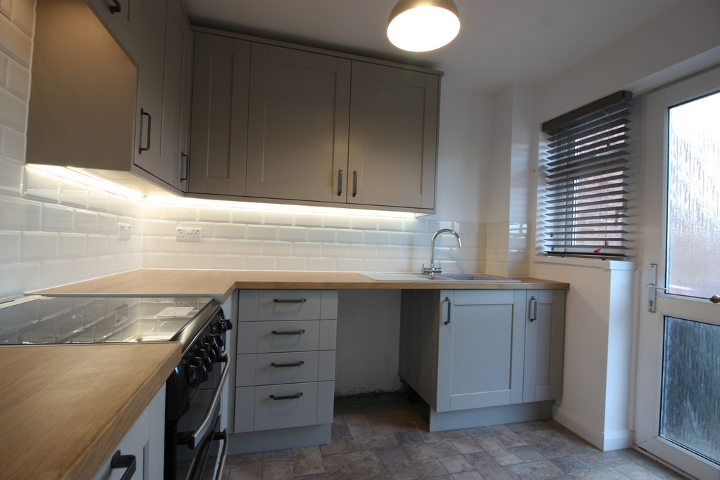 3 bed house to rent in Pinhoe, Exeter 2