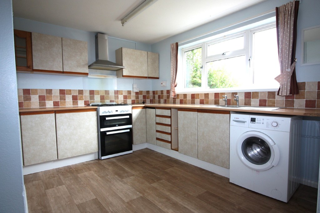 3 bed house for sale in Crediton, Devon 2