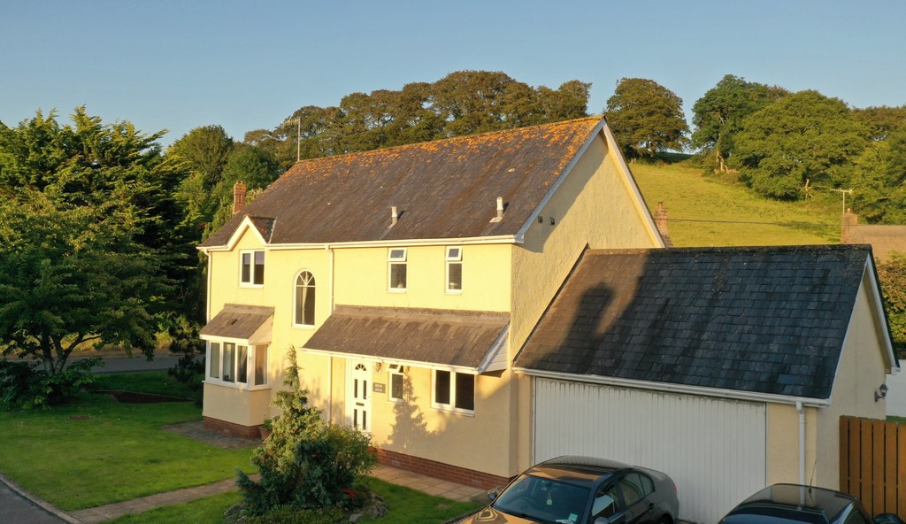 4 bed house for sale in Westwood, Crediton, Devon - Property Image 1
