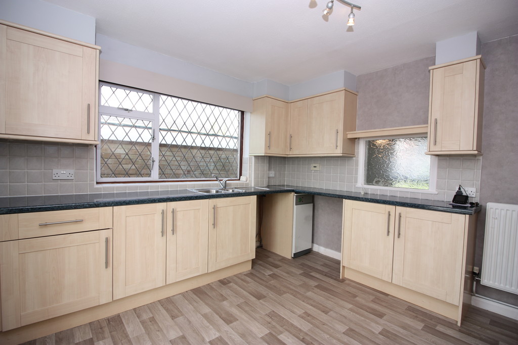 2 bed bungalow to rent in Moor View, North Tawton  - Property Image 4
