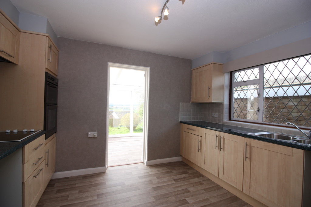 2 bed bungalow to rent in Moor View, North Tawton 5