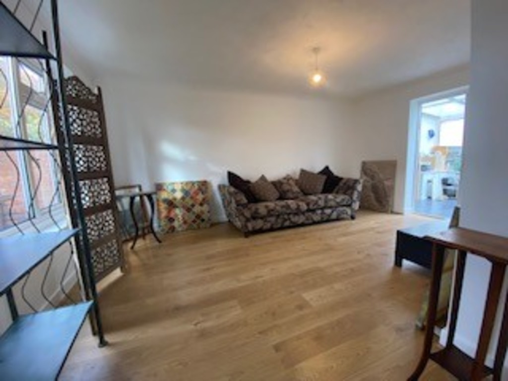 2 bed flat to rent in Mincinglake Road 4