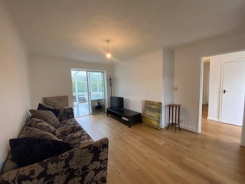 2 bed flat to rent in Mincinglake Road 5