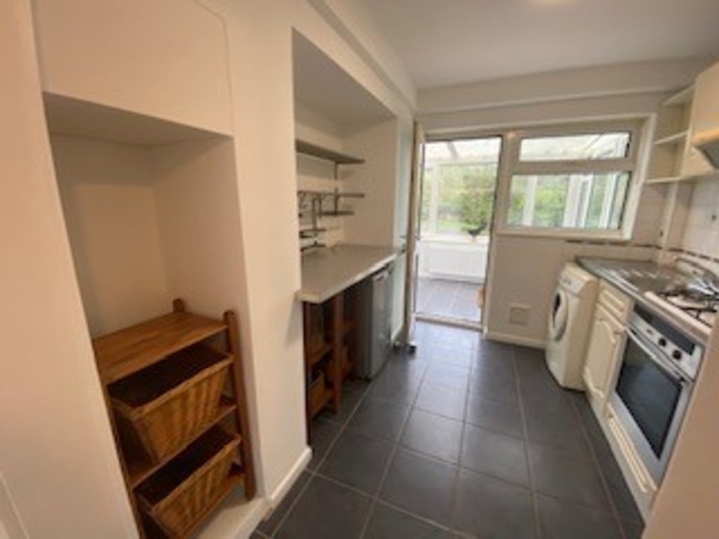 2 bed flat to rent in Mincinglake Road 7