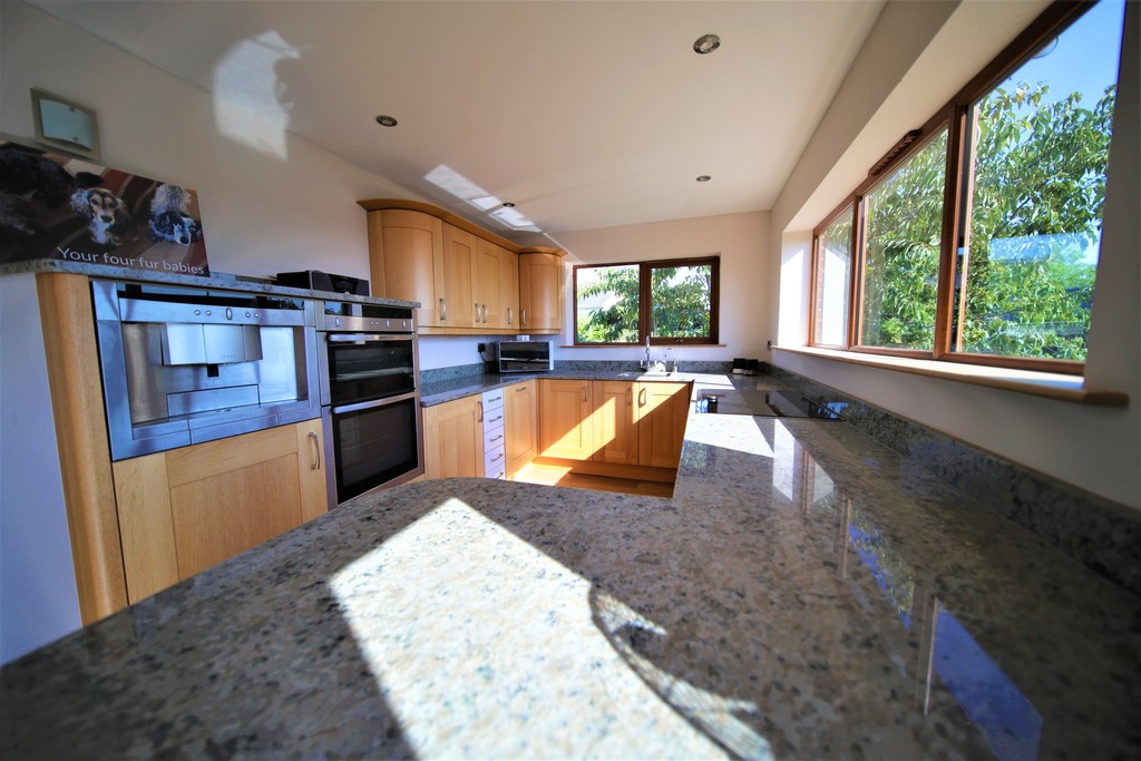 4 bed house for sale in Barnfield, Crediton  - Property Image 2