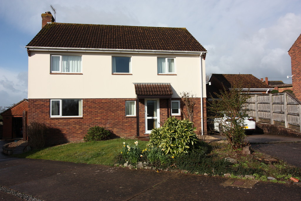 4 bed house for sale in Popes Close, Crediton, Devon - Property Image 1
