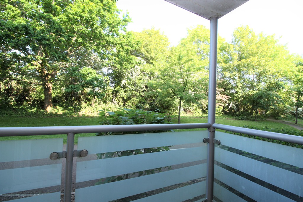 2 bed flat to rent in Heraldry Walk  - Property Image 4