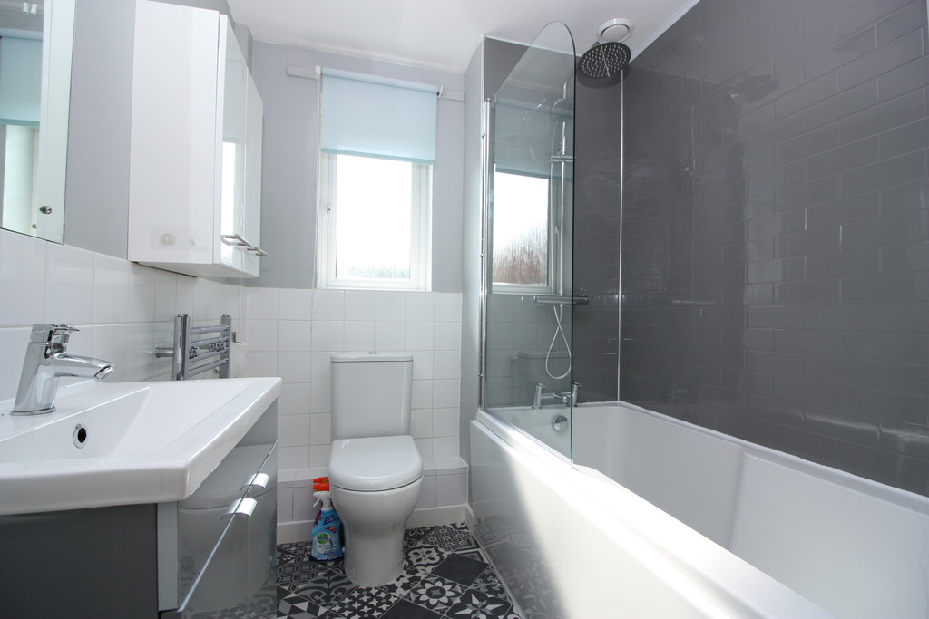 2 bed flat to rent in Heraldry Walk  - Property Image 5