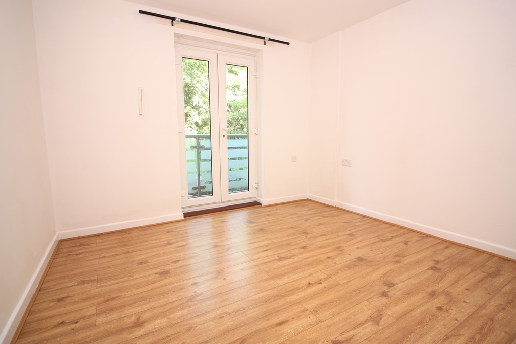 2 bed flat to rent in Heraldry Walk 6
