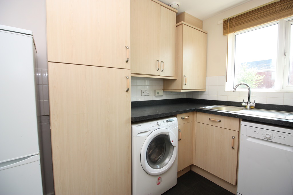 2 bed flat to rent in Heraldry Walk  - Property Image 9