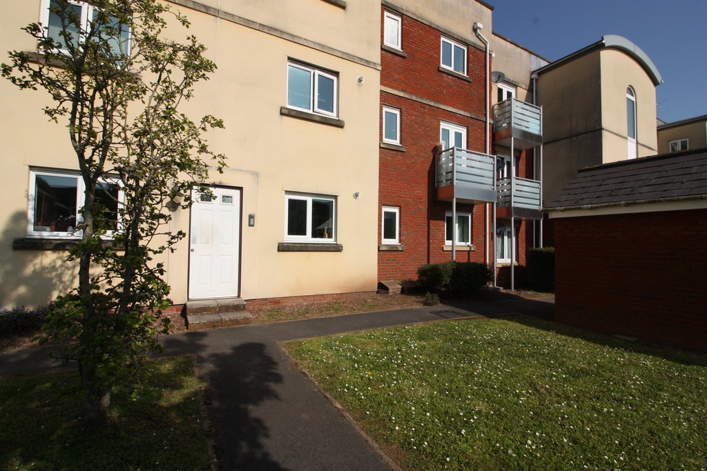 2 bed flat to rent in Heraldry Walk 10