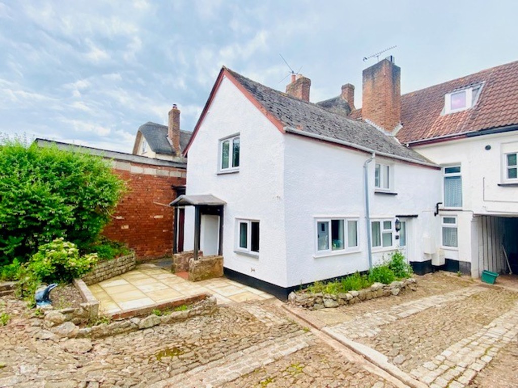 2 bed house to rent in High Street, Crediton  - Property Image 1