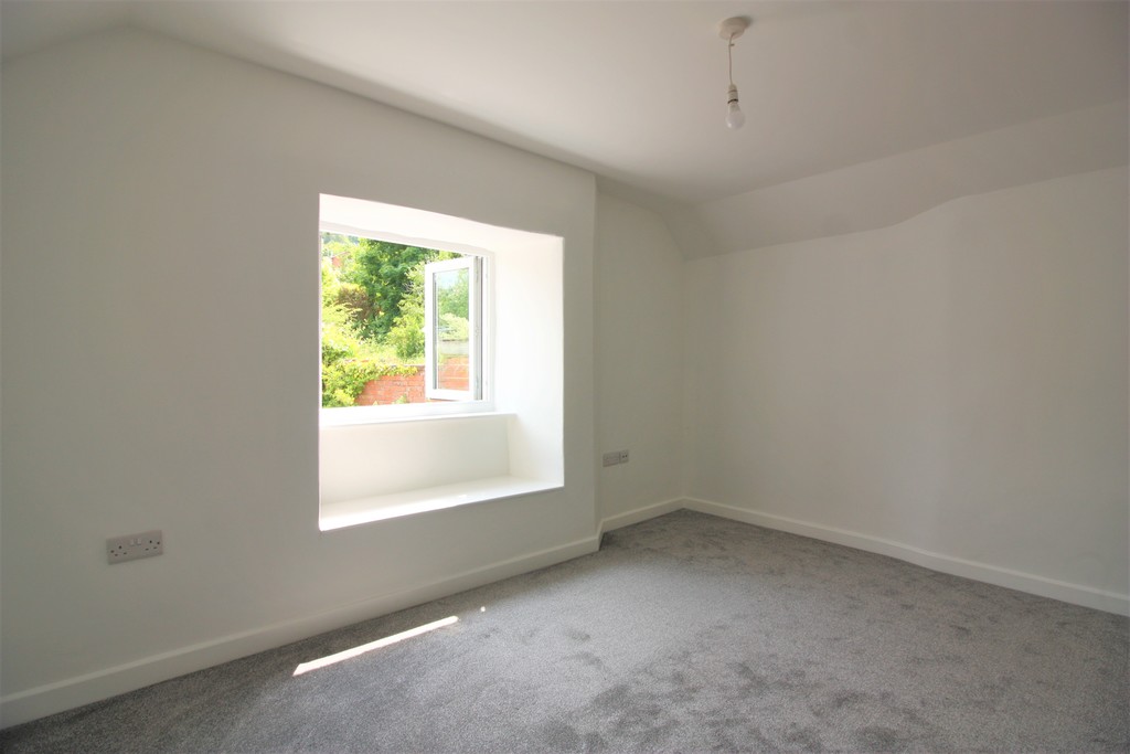 2 bed house to rent in High Street, Crediton  - Property Image 5