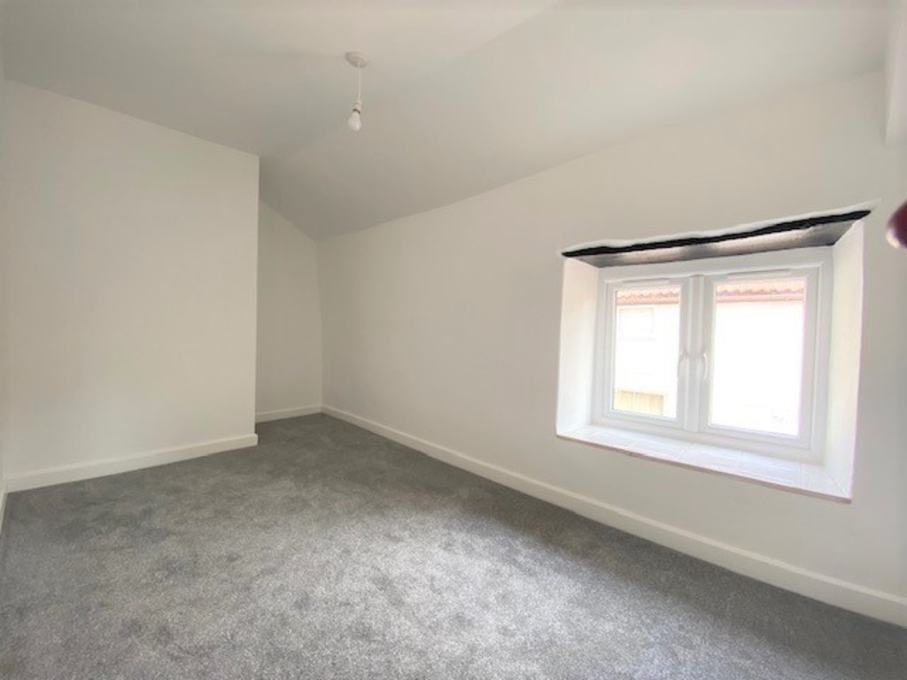 2 bed house to rent in High Street, Crediton 9