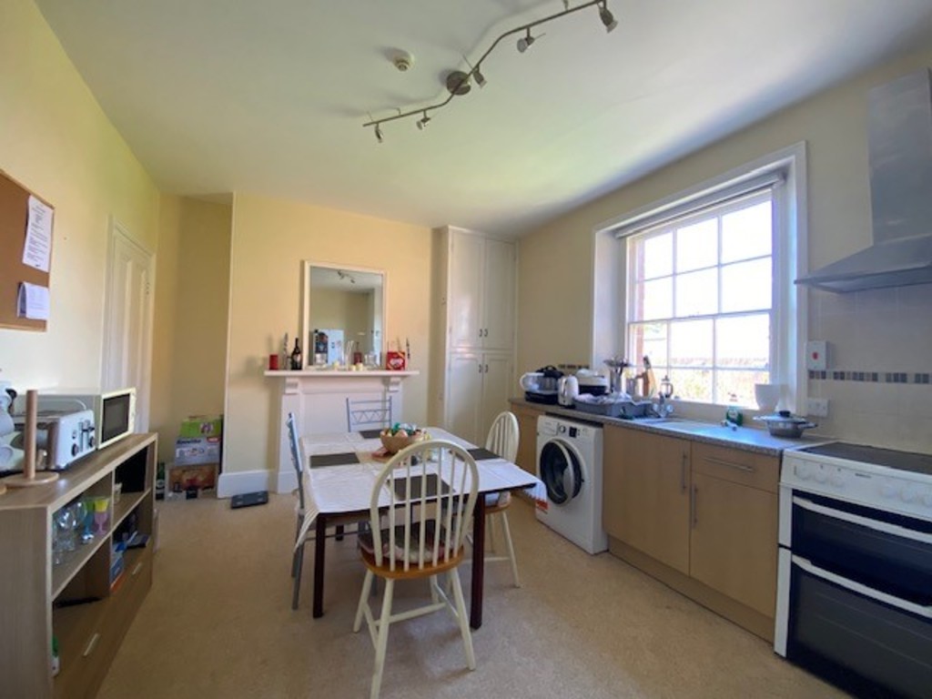 3 bed flat to rent  - Property Image 2