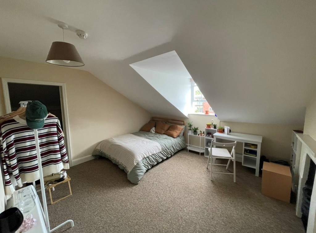 3 bed flat to rent  - Property Image 5