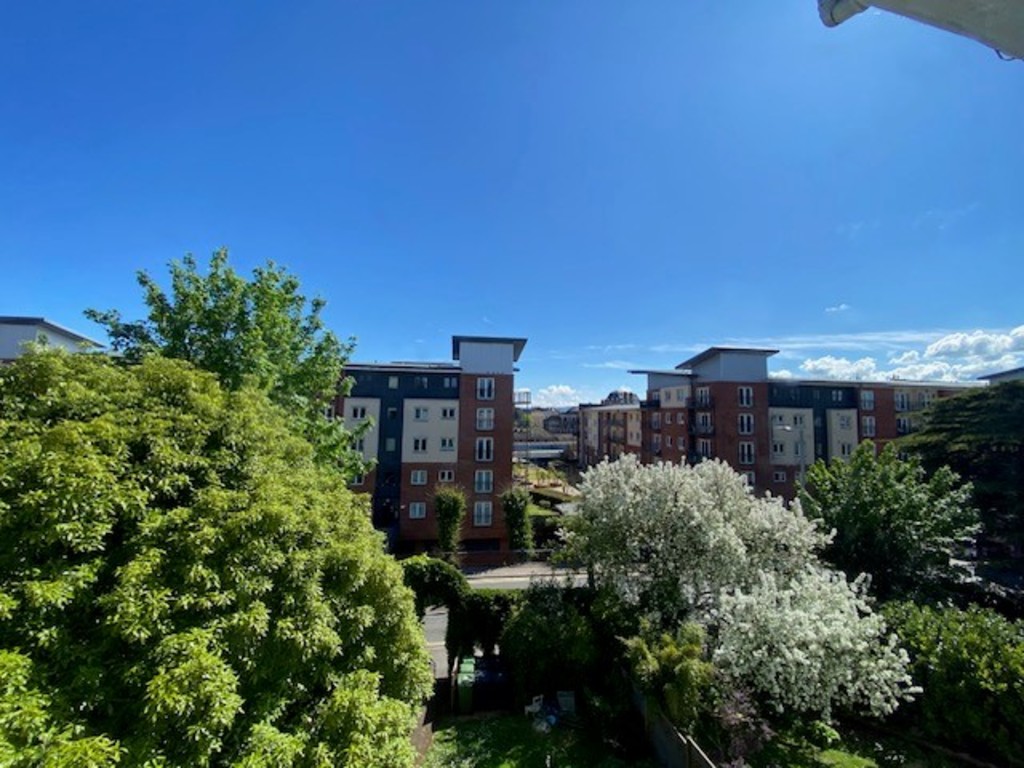 3 bed flat to rent 8