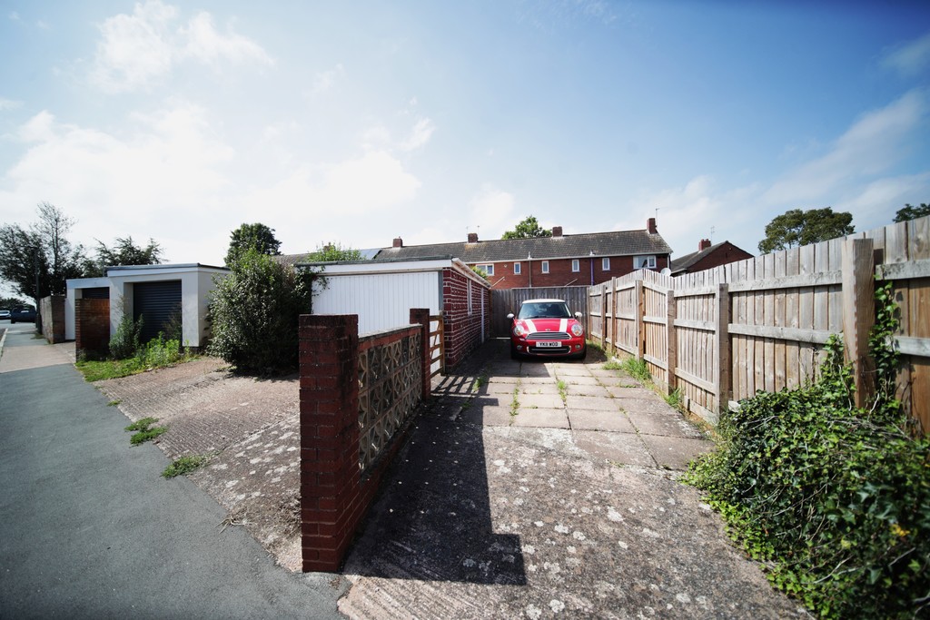 3 bed house for sale in Thornpark Rise, Whipton, Exeter  - Property Image 3