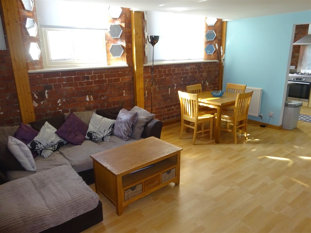2 bed flat to rent in Preston Street  - Property Image 2