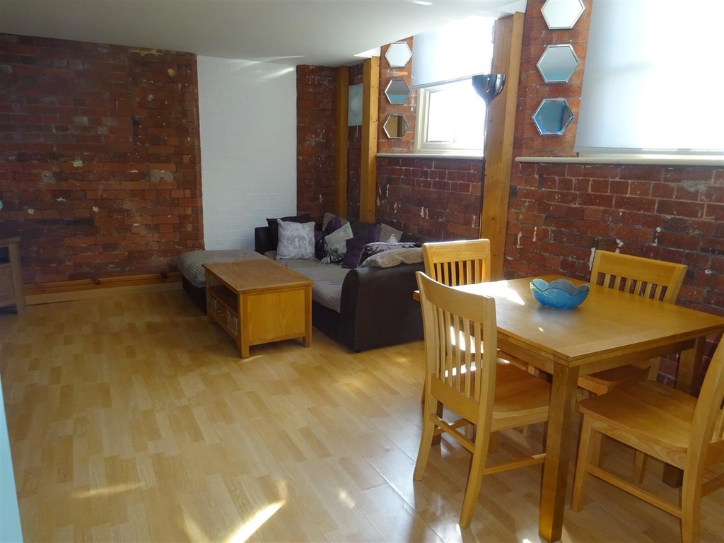 2 bed flat to rent in Preston Street  - Property Image 3