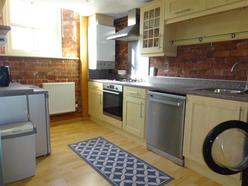 2 bed flat to rent in Preston Street 4
