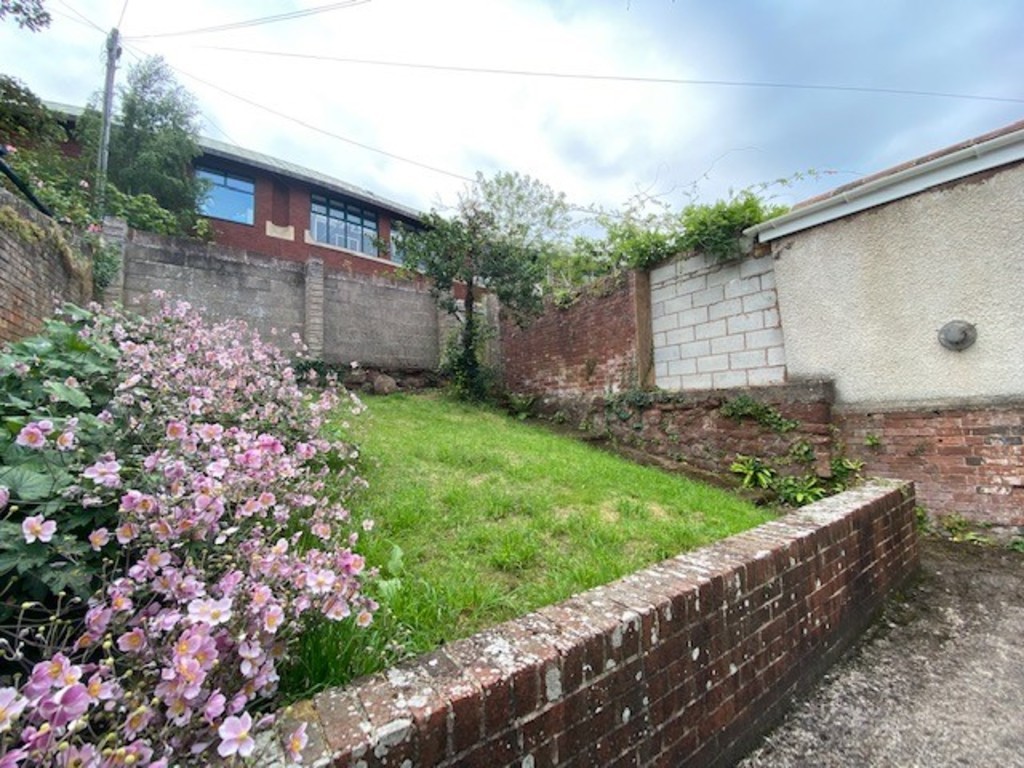 2 bed flat to rent  - Property Image 11