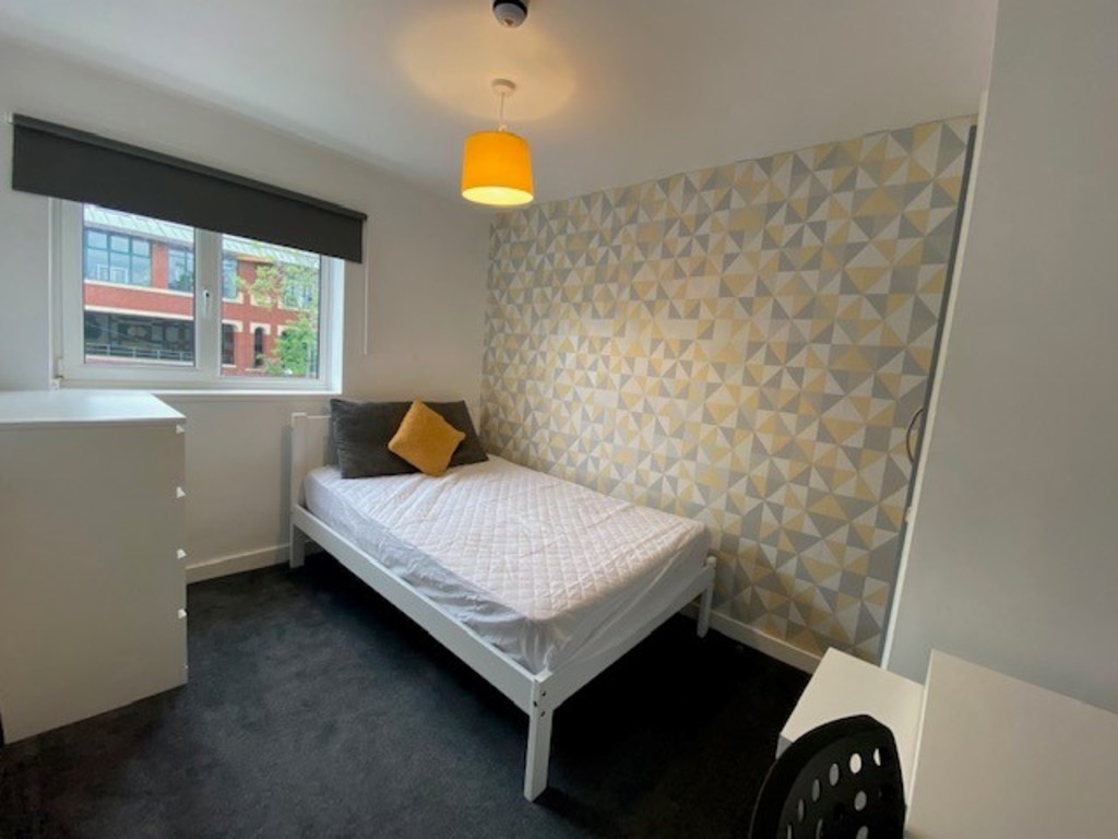 2 bed flat to rent  - Property Image 6