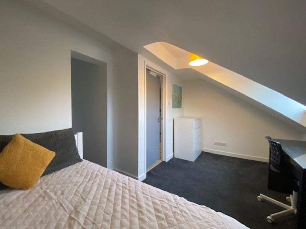 2 bed flat to rent  - Property Image 7