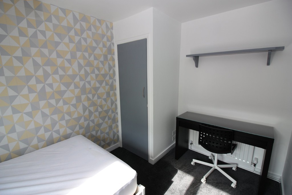 2 bed flat to rent  - Property Image 8