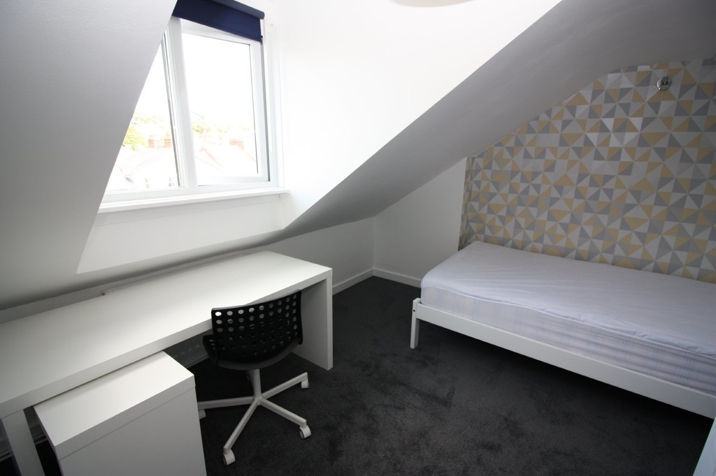 2 bed flat to rent  - Property Image 9